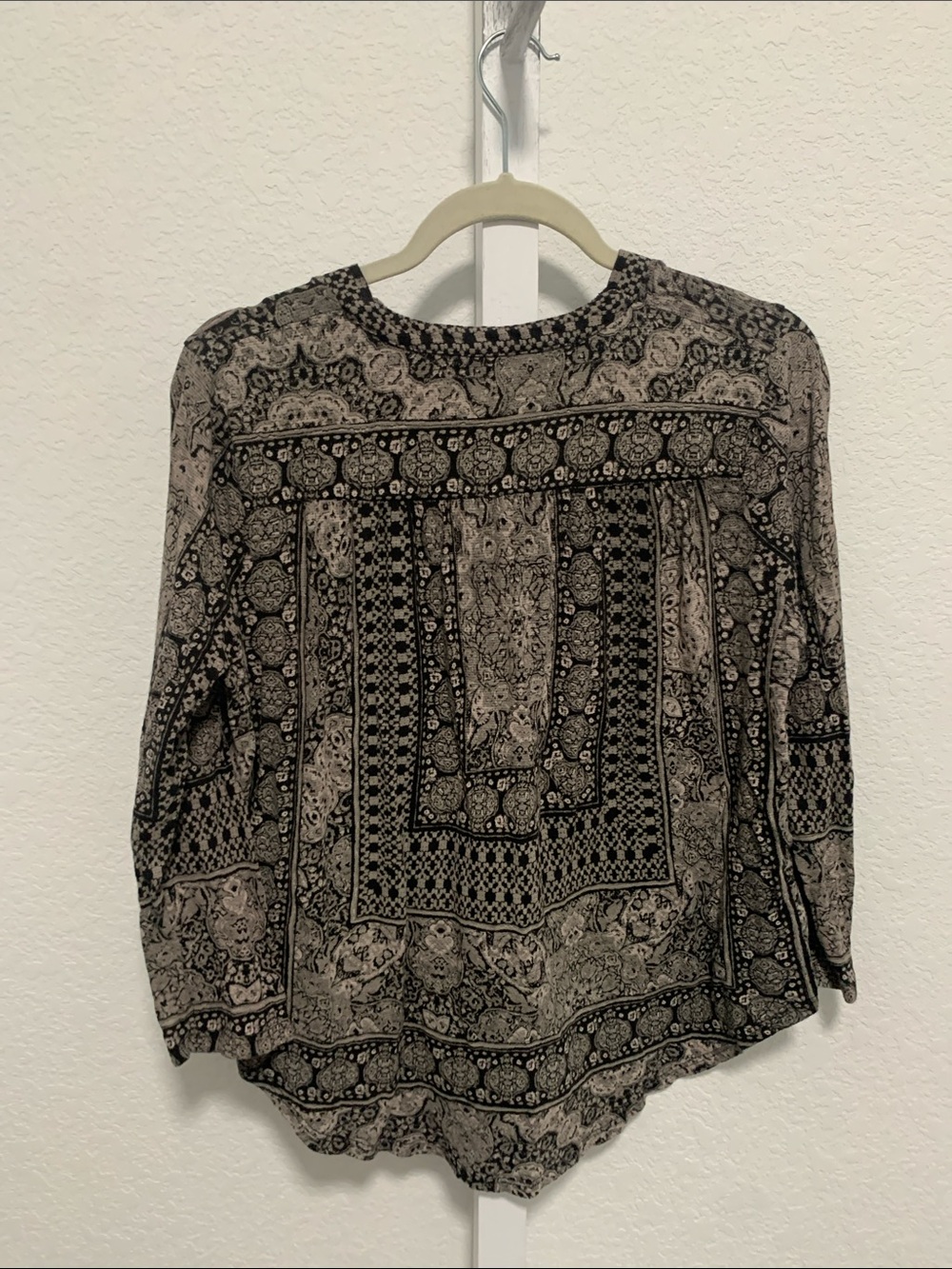 Lucky Brand Boho Print V-Neck Long Sleeve Top - Picture 5 of 7